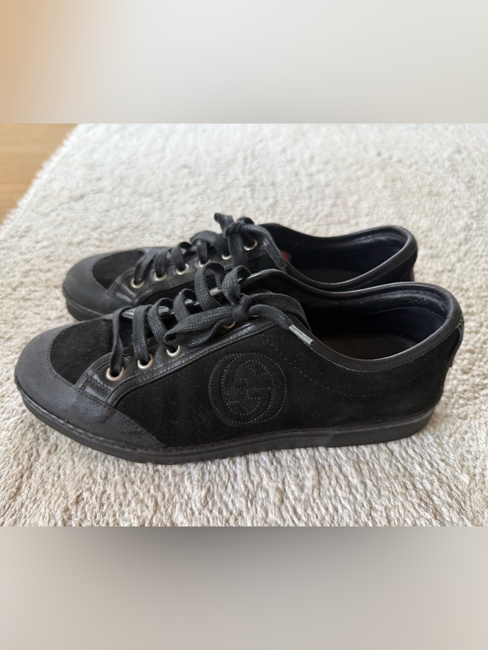 Gucci Women’s Black Low-Top Suede Sneakers
